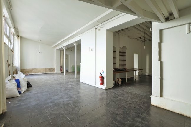 Vente Local commercial  4 pices - 167.5m 75009 Paris